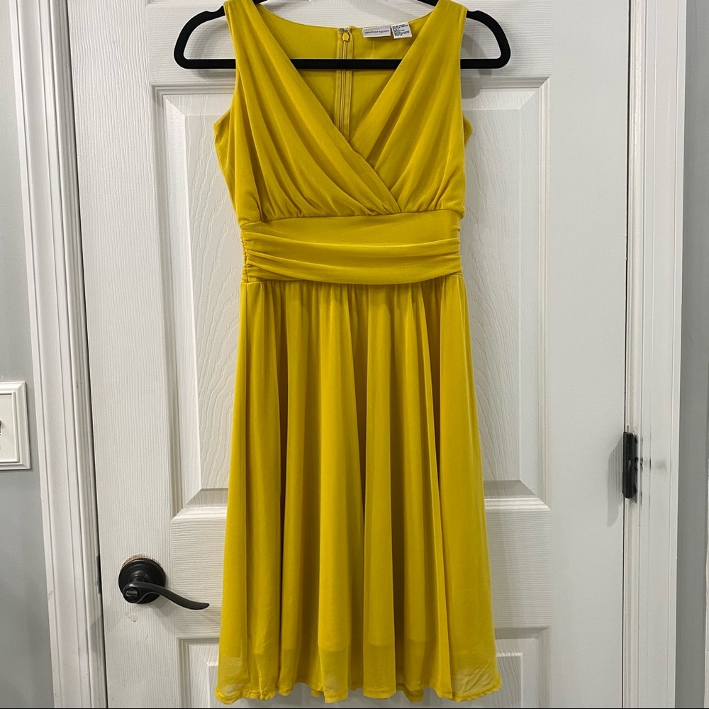 Newport News yellow dress size 4